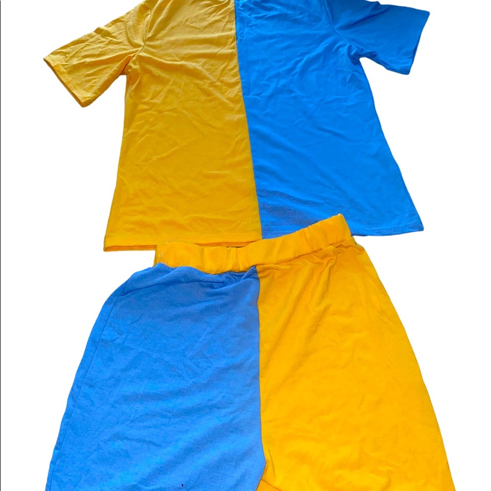 This is a size medium 2 piece multi color short set.